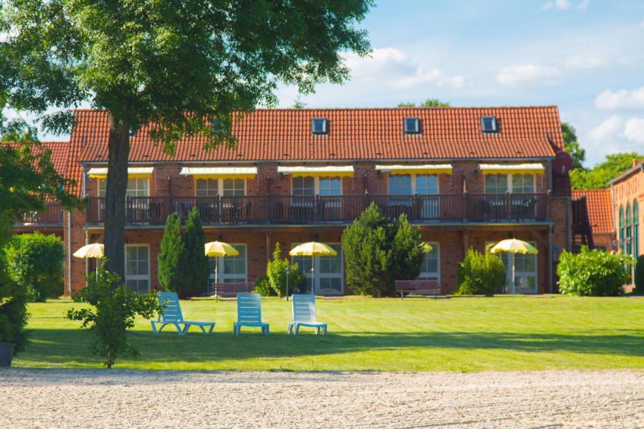 Ferienpark Mecklenburg Ziegendorf ภายนอก รูปภาพ