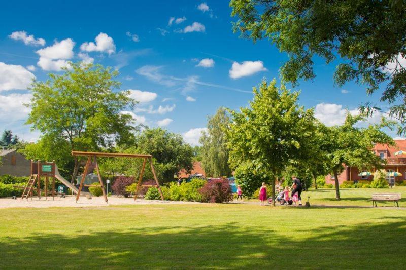 Ferienpark Mecklenburg Ziegendorf ภายนอก รูปภาพ